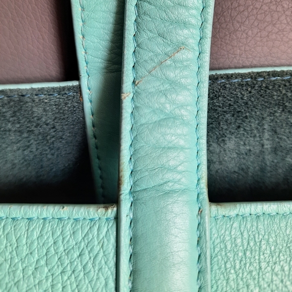 Shopper tote in Tiffany Blue® grain leather - Picture 8 of 11